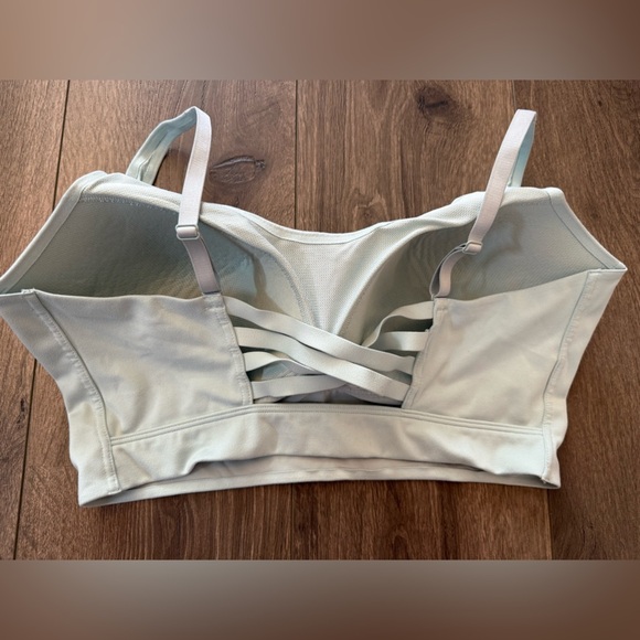 Victoria’s Secret Lightweight Sports Bra Light mint green  Size 38 DD - Picture 2 of 4